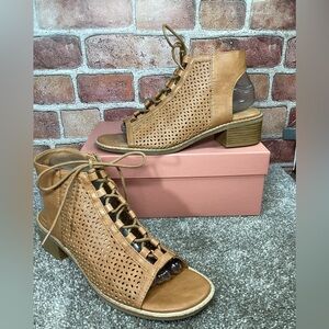 Euro Soft by Sofft Ghillie sandals size 9